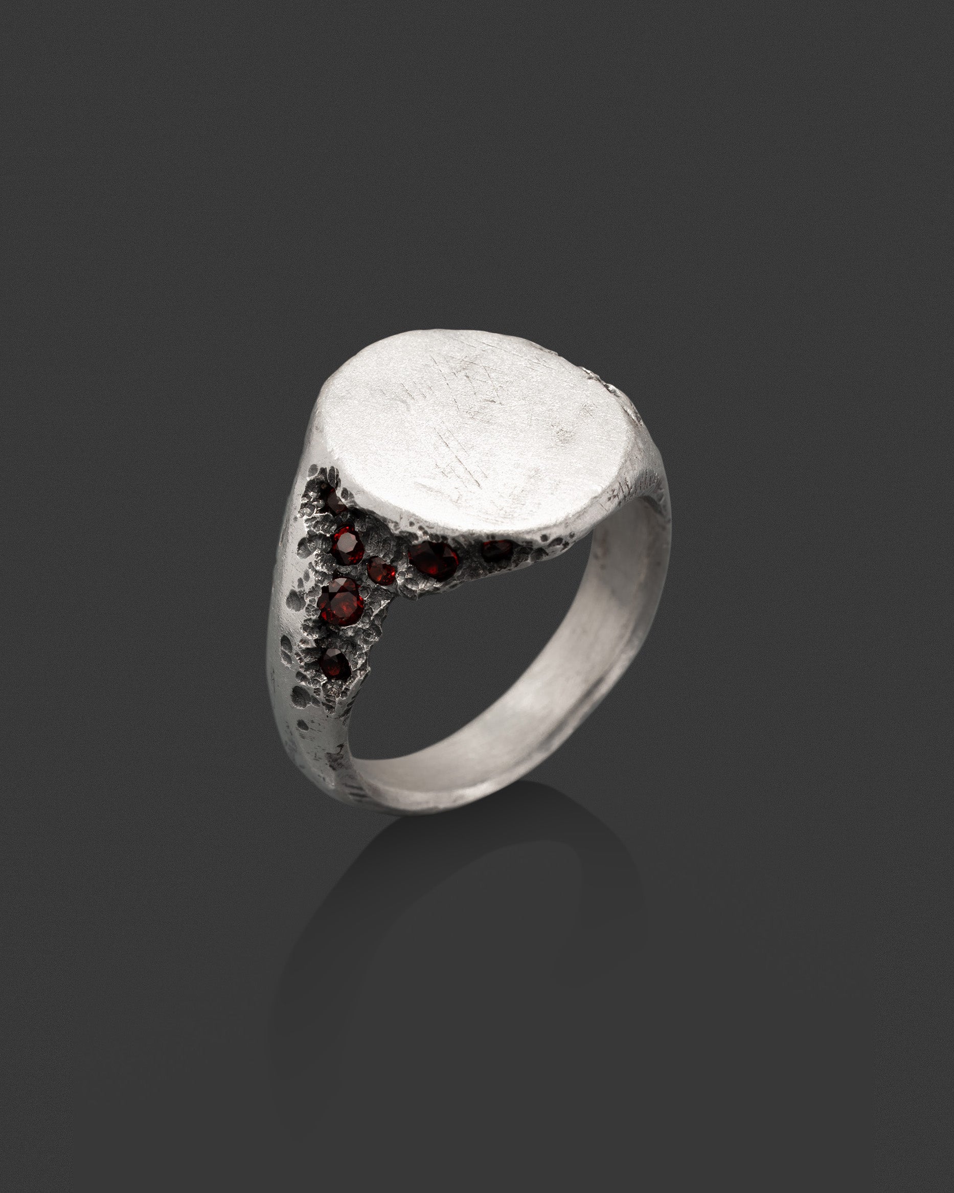VULCROU-GARNETS-RING