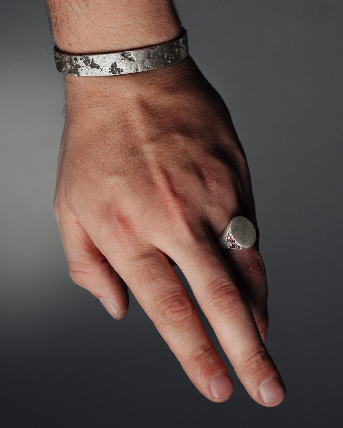 VULCROU-GARNETS-RING